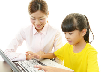 勉強に励む女の子