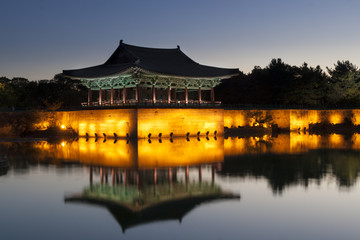 Fototapeta premium Old korean palace at dawn