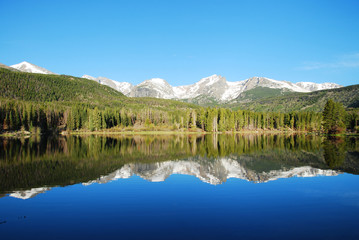 Fototapeta na wymiar Reflection in Sprague lake, Rocky Mountain National Park, CO