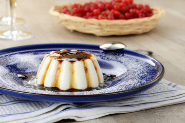 Panna cotta con caramello
