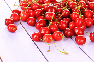 Obraz na płótnie Canvas Cherry berries on wooden table