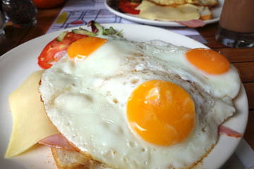 egg sunny side up