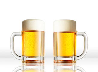 ビールジョッキに入ったビール