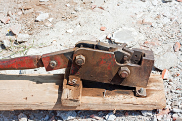 Reinforced steel rod cutter