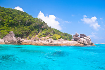 Obraz premium Turquoise water of Andaman Sea at Similan islands