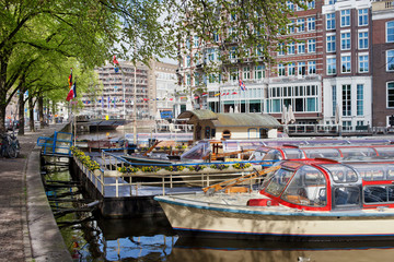 Fototapeta na wymiar Canal Cruise Boats in Amsterdam