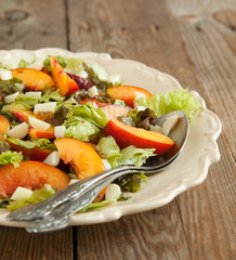 Salad with peach and mozarella