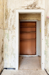 Fototapeta na wymiar interior of a old house, door, entrance