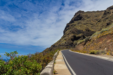Küstenstraße auf Teneriffa.