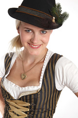 junge Frau in Wiesntracht