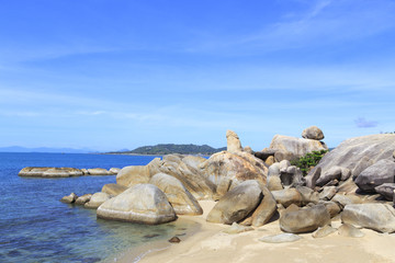 Fototapeta na wymiar Bizarre rock (hin ta hin yai) formation on the island of Koh Sam