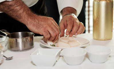 Fototapeta na wymiar Chef is preparing mussels