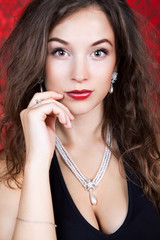 Obraz premium Sensual glamour girl on red vintage background