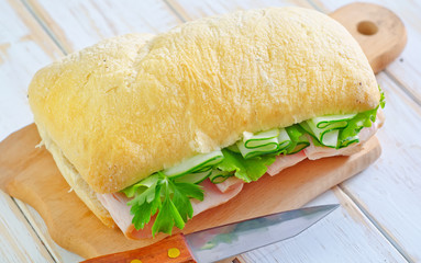 sandwich with ham and cucumber