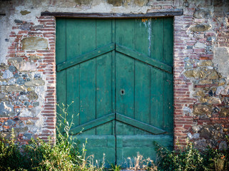 Vecchia porta in legno