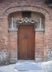 Fototapeta na wymiar medieval oak doorway