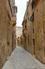 Fototapeta na wymiar Maltese wąska ulica Mdina, Malta