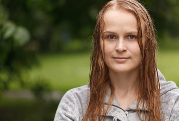 Naklejka premium Portrait of a girl after rain