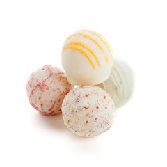 süße leckere trüffel pralinen aus weisser schokolade