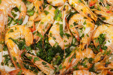 Fried shrimps with the garlic and the parsley
