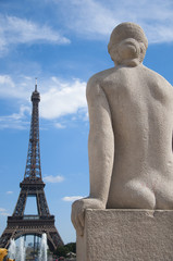 Fototapeta na wymiar widok z Wieży Eiffla w Trocadero