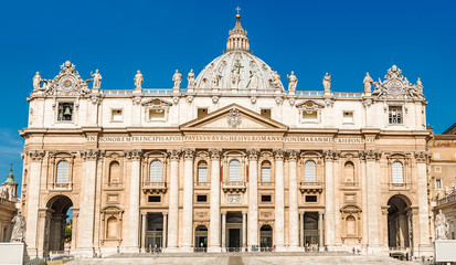 Fototapeta na wymiar Rzym, Watykan, elewacji katedry Świętego Piotra