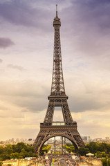 Fototapeta na wymiar Tour Eiffel at sunset
