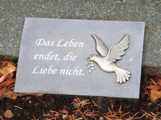 Das Leben endet, die Liebe nicht