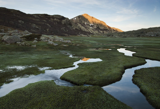 Morning&acute;s show nearby the Lac de Nino