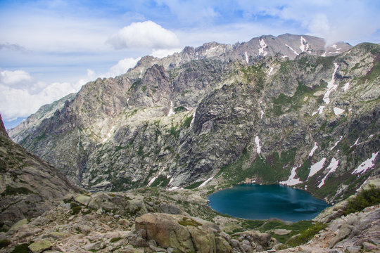 Magnifique vue sur le lac du Melo en corse GR20