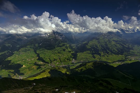 Zeitraffer-Aufnahme von Quellwolken &uuml;ber den Alpen