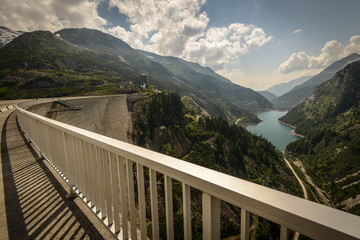 Fototapeta na wymiar Kaprun-najwyższa tama elektrowni w Austrii.