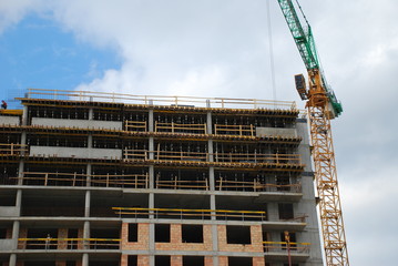 Blok w budowie - mieszkania © kyakom