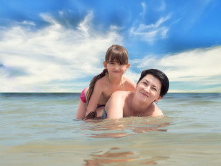 Fototapeta premium Happy family on the beach