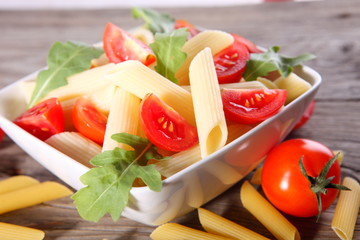 Pasta rigatoni with fresh tomatoes 