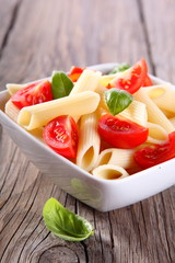 Pasta rigatoni with fresh tomatoes 