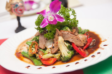 Stir fried grill duck with black pepper.