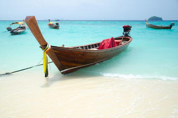 Obraz na płótnie Canvas boat on sea and island