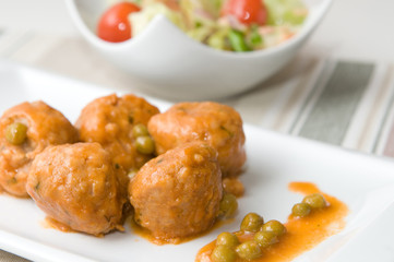 meat balls with vegetable salad