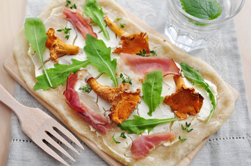 Eierschwammerl Flammkuchen