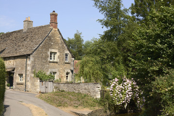 Fototapeta na wymiar English country cottage. Wiltshire. England
