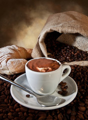Caffè con panna e cacao