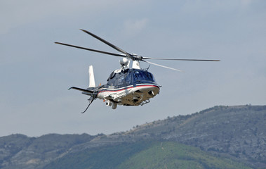 Fototapeta na wymiar policyjny helikopter