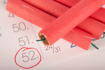 Knall Körper mit Kalender für Sylvester