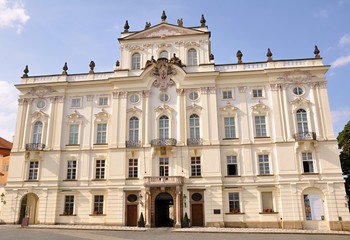 Fototapeta na wymiar Pałac Arcybiskupi w Pradze
