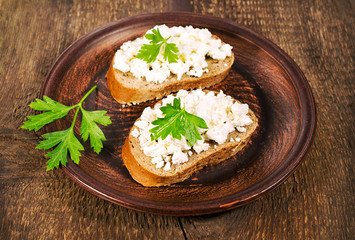 sandwiches with rye bread and cottage cheese