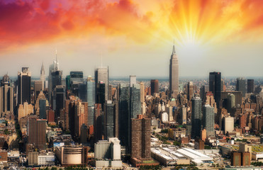 Fototapeta na wymiar New York. Piękna panoramę Manhattan o zachodzie słońca
