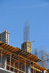 Fototapeta na wymiar Betonu szalunki z mechanizmem składania na miejscu budowy