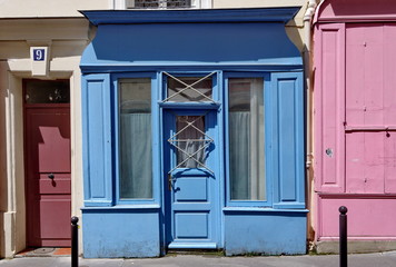Fototapeta na wymiar Vielle boutique bleue.