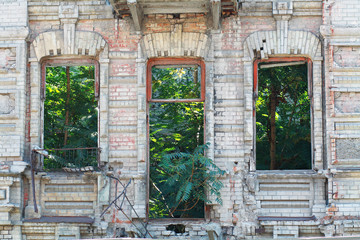Fototapeta na wymiar abandoned building facade